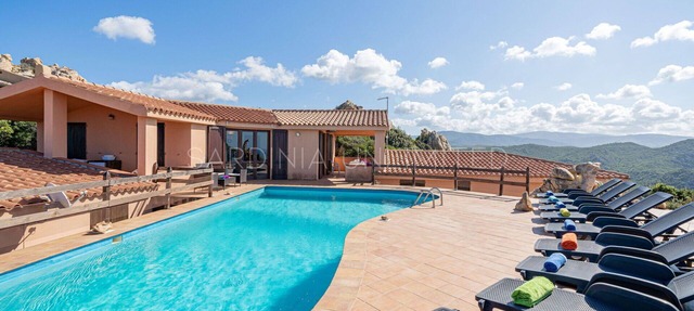 Villa Arielle: pool and seaview in Costa Paradiso
