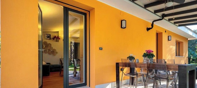 Villa 'Dependance' with Shared Pool, Wi-Fi and Air Conditioning in Lecce