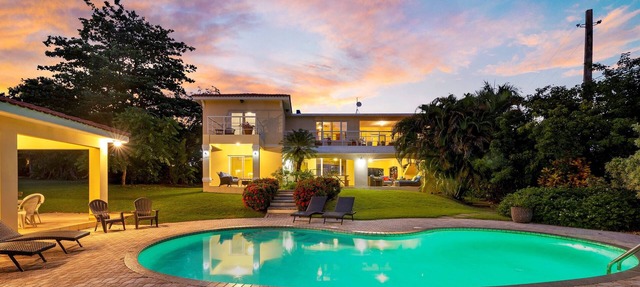 Villa el Encanto/Amazing views, walk to beach! in Rincon