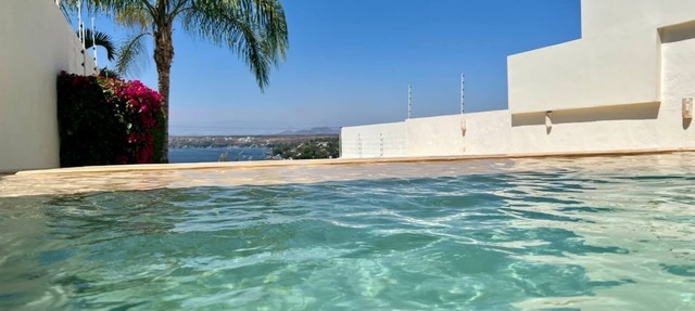 Villa & Pool Cascada - Tequesquitengo Lake View in Tequesquitengo