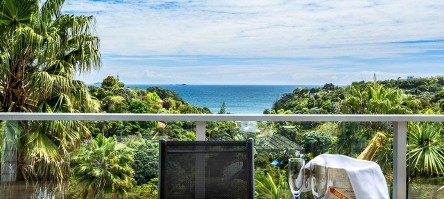Villa Rosa at Palm Beach - Carefree Quality Holiday Villa - Palm Beach in Auckland