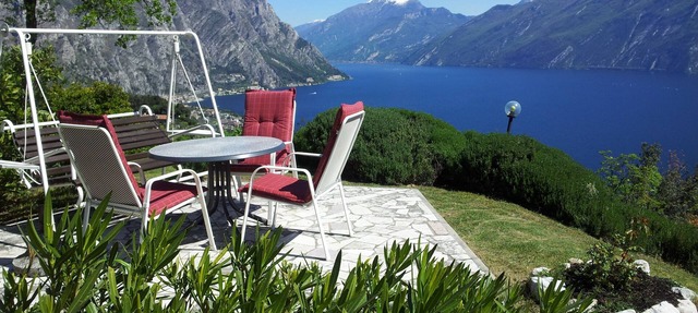 Villa with private pool and unobstructed sea and mountain view in Bazzanega