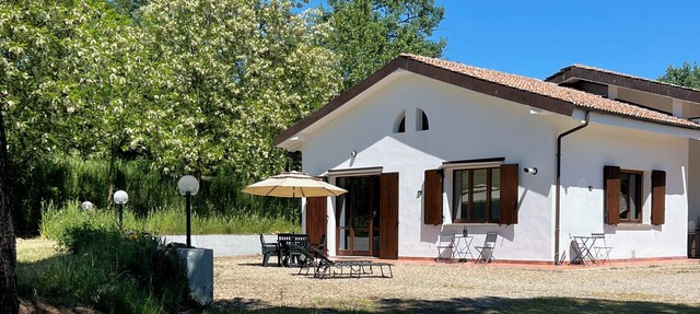 “Vineyard Views & Tranquility Near Dozza – Stylish New Refurbished Apt Sleeps 4 in Emilia-Romagna