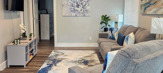 Walk to Beach: Hampton Home w/Grill! in Hampton