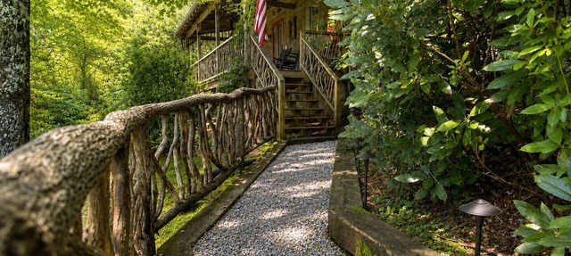 Walk to DT Highlands | Designer Cabin | Fireplace | Fenced Yard | Dog Friendly in Highlands