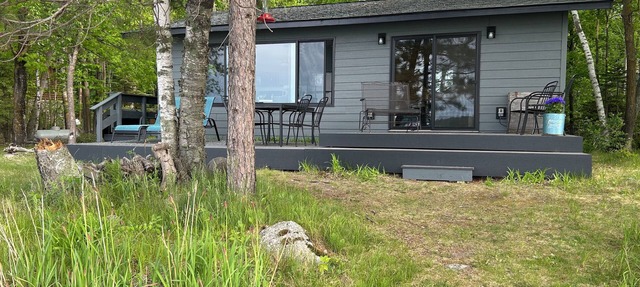 "Water's Edge" Charming lakeside cabin on Lake Wabedo in Longville