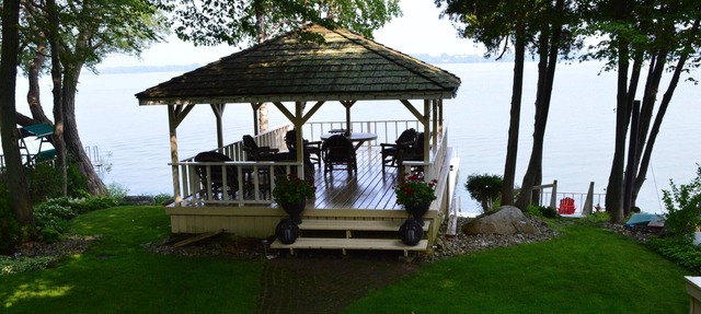 Waterfront Executive Retreat with a Hot Tub in Prince Edward