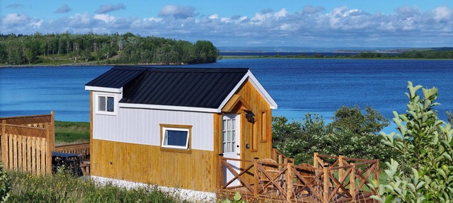Waterfront Tiny House near Pomquet Beach- Winterized in Antigonish