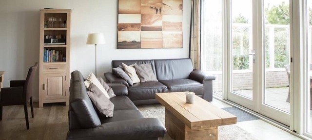 Weidevilla XXL with 16 beds, 2 cots, 2 saunas and 4 bathrooms in Hollum