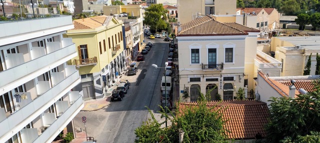 Wonderful Neoclassical with Acropolis view , free parking, fireplace & terrace! in Athina