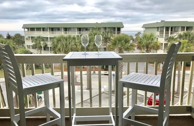 Charleston Charm - Coastal Decor, Pool & Pier Access, Across from beach! - 309C Oceanside in Isle of Palms