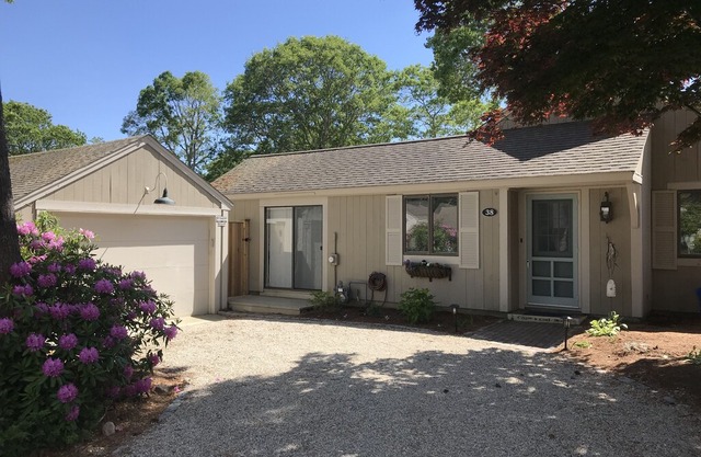 Charming 3bd/2ba Home in New Seabury w/Pool, firepit, central A/C, near beaches in Mashpee