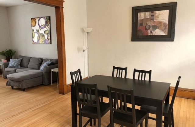 Great for groups- 4 bdrm home near downtown Mpls! in Minneapolis