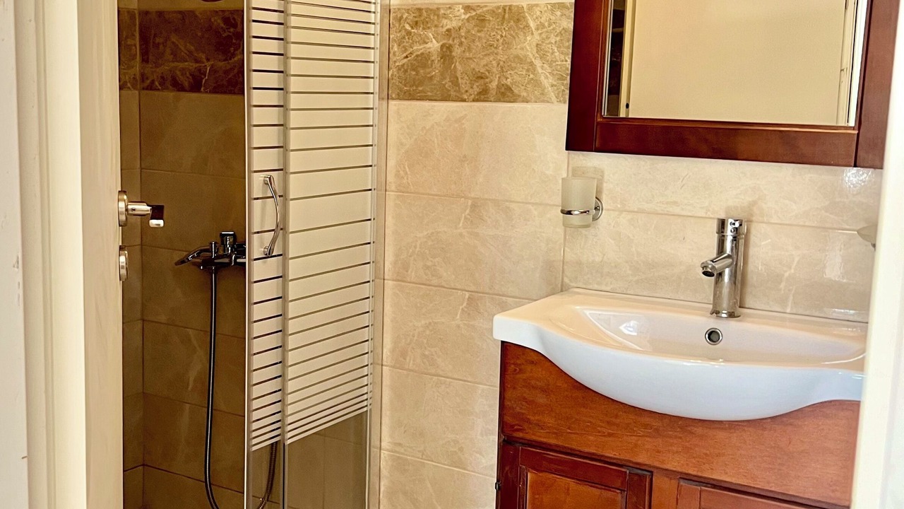 Photo of Bathroom in Pedi