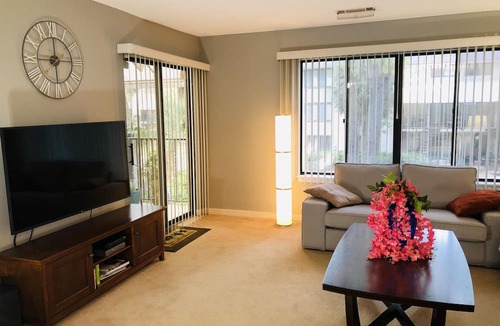 Hilton Head Island Condo | Nice 2 bedroom villa 10 minutes walk to beach, stores and restaurants.
