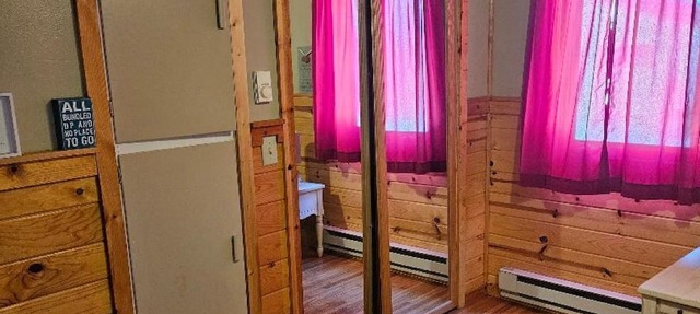 1 bedroom/1 bath cabin house with garage! Large front & back deck w/big backyard in Clearbrook