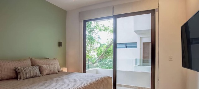 Oceanview Rooftop Pool, Gym & 1 Block to 5th Ave in Playa del Carmen