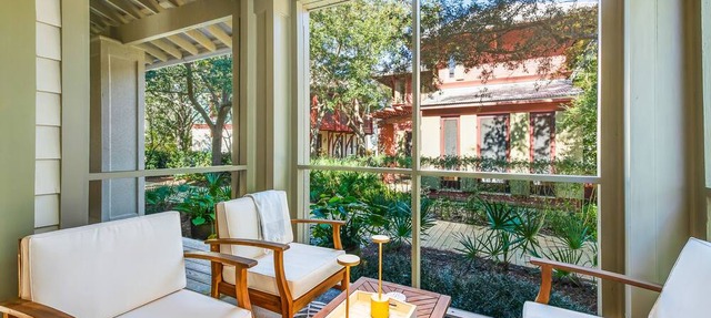 Captain Jack Cottage - Private Heated Pool, Bikes, 5 Min Walk to the Beach in Rosemary Beach
