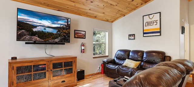 Tahoe Frost - Air conditioned 4 bedroom Tahoe home in South Lake Tahoe