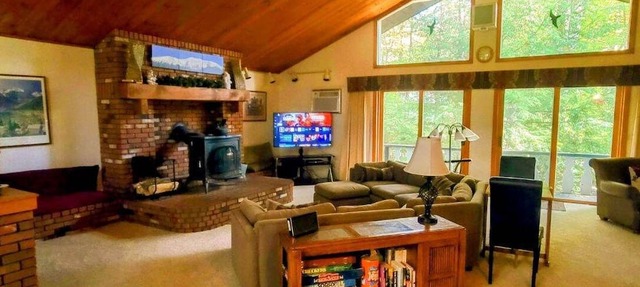 Large Glen chalet by Storyland in the White Mountains, clubhouse, pool and golf in Glen