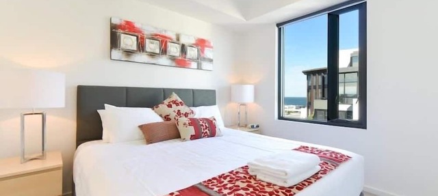 StayCentral - Spacious Seaviews (Port Melbourne) - Bay Street Port Melbourne - 1 Bedroom, 1 Bed, 1 Bathroom, 1 secure parking spot. in Port Melbourne