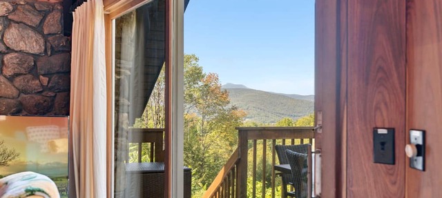 Camel's Hump View Ski House - 10 miles to Stowe! in Waterbury