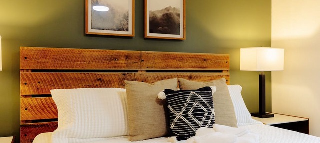 LAKE HOME ON PELICAN! Just a short walk away from food, live music, & golf! in Breezy Point