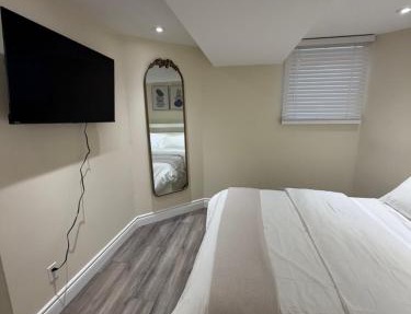 Cozy Two Bedroom Basement Apartment in Oakville