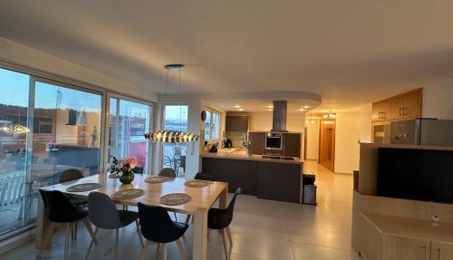 Premium Firmenunterkunft Stuttgart-Schönaich - 6 Schlafzimmer - 9 Einzelbetten - 137qm Penthouse - Parken frei - Ideal für Teams & Monteure in Stuttgart